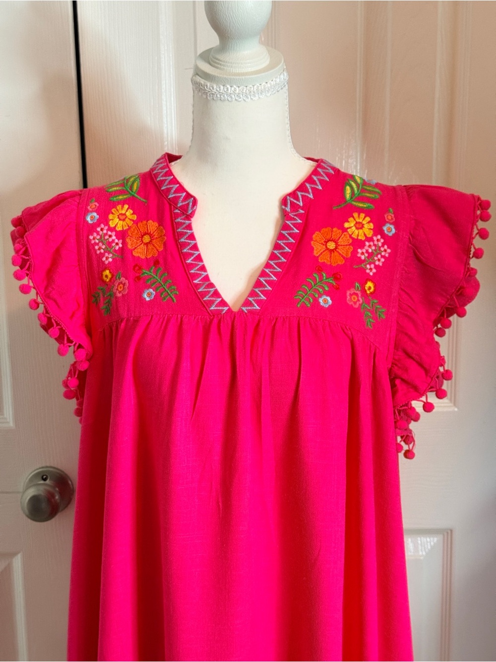 Umgee Fuchsia Boho Embroidered Pom-Pom Mini Dress L - Picture 2 of 9